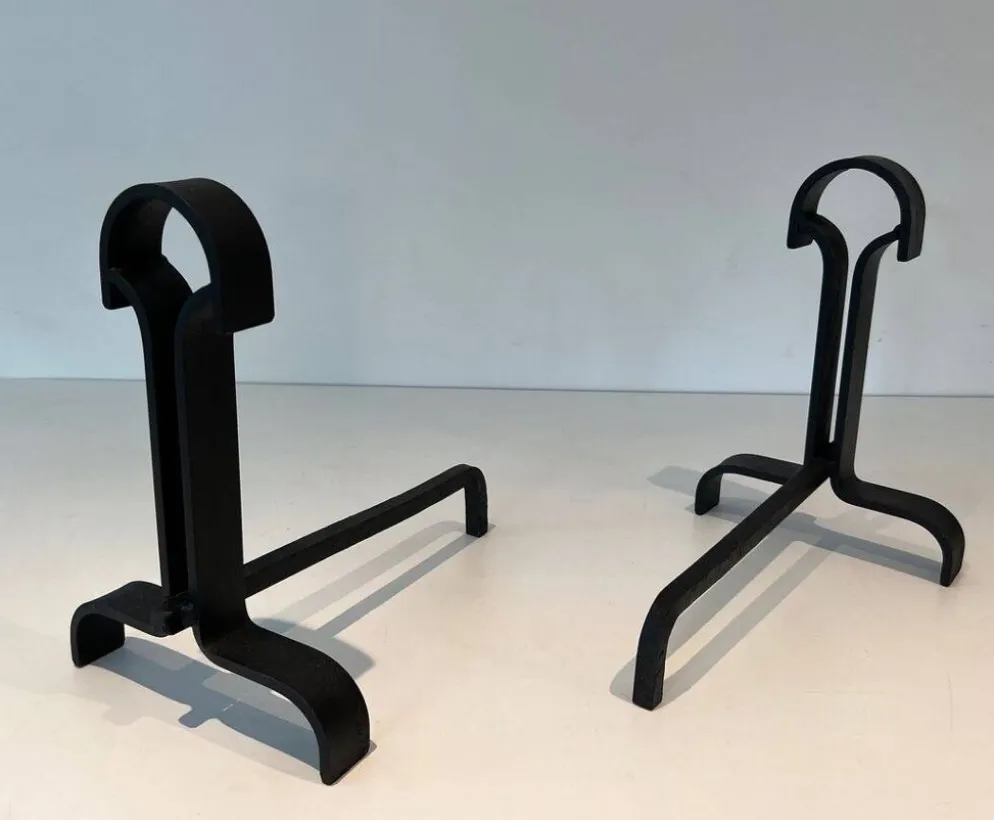 Paire de Chenets Modernistes en Fer Forgé à Finials en Goutte et Bases Évas