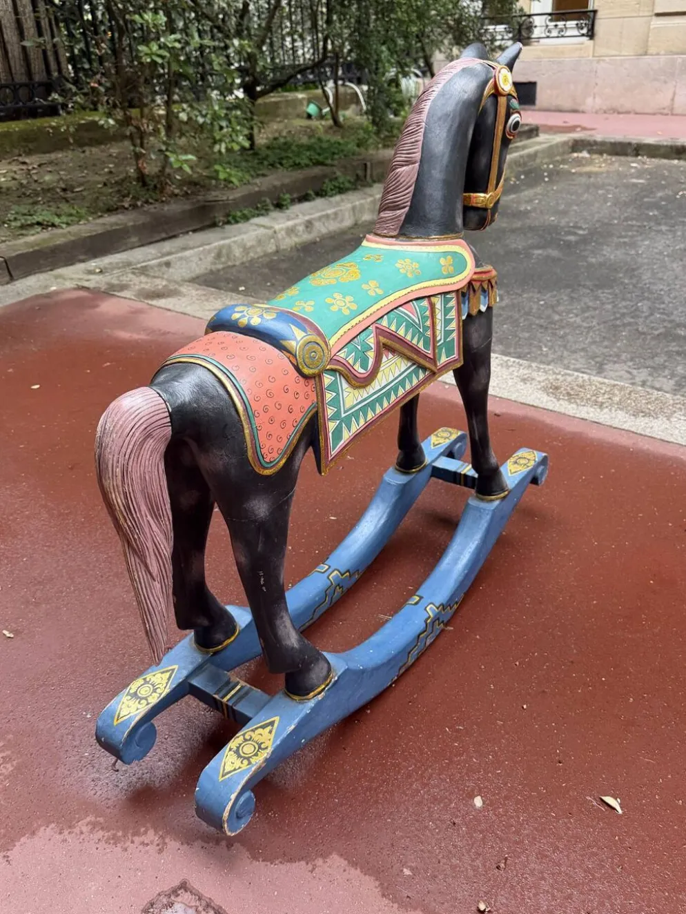 Paire de chevaux anciens asiatiques en bois – Début XXe siècle