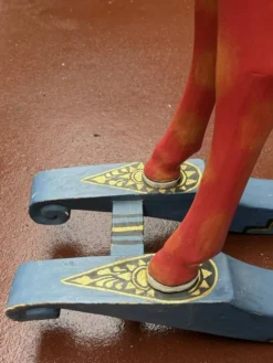 Paire de chevaux anciens asiatiques en bois – Début XXe siècle