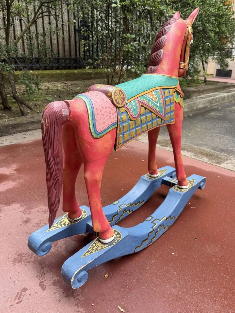 Paire de chevaux anciens asiatiques en bois – Début XXe siècle
