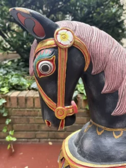 Paire de chevaux anciens asiatiques en bois – Début XXe siècle