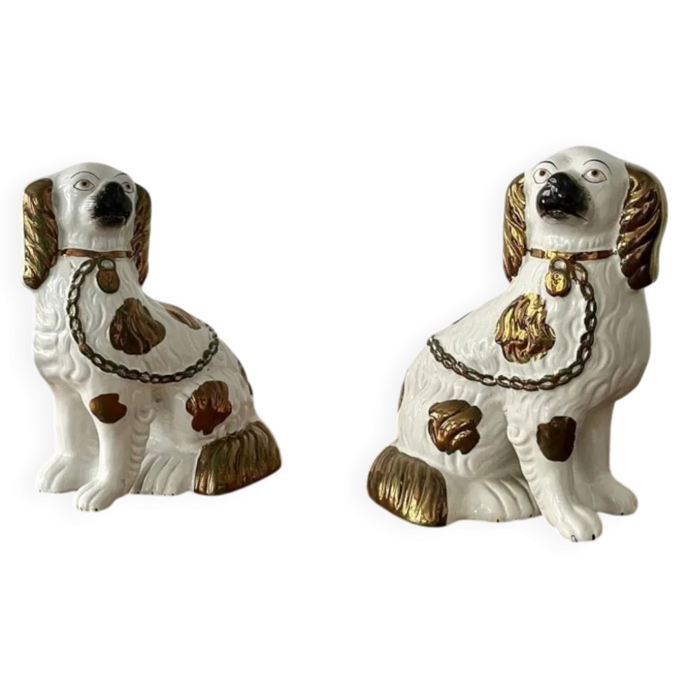 Paire de chiens en céramique Staffordshire – Angleterre, XXe siècle