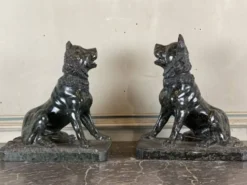 Paire de chiens en serpentine d’après le chien de Jennings