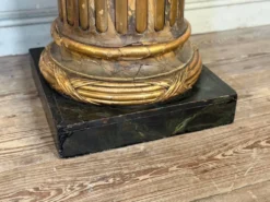 Paire de colonnes en bois sculpté de style Louis XVI, L’escalier de cristal, vers 1880