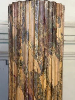 Paire de colonnes en bois sculpté de style Louis XVI, L’escalier de cristal, vers 1880