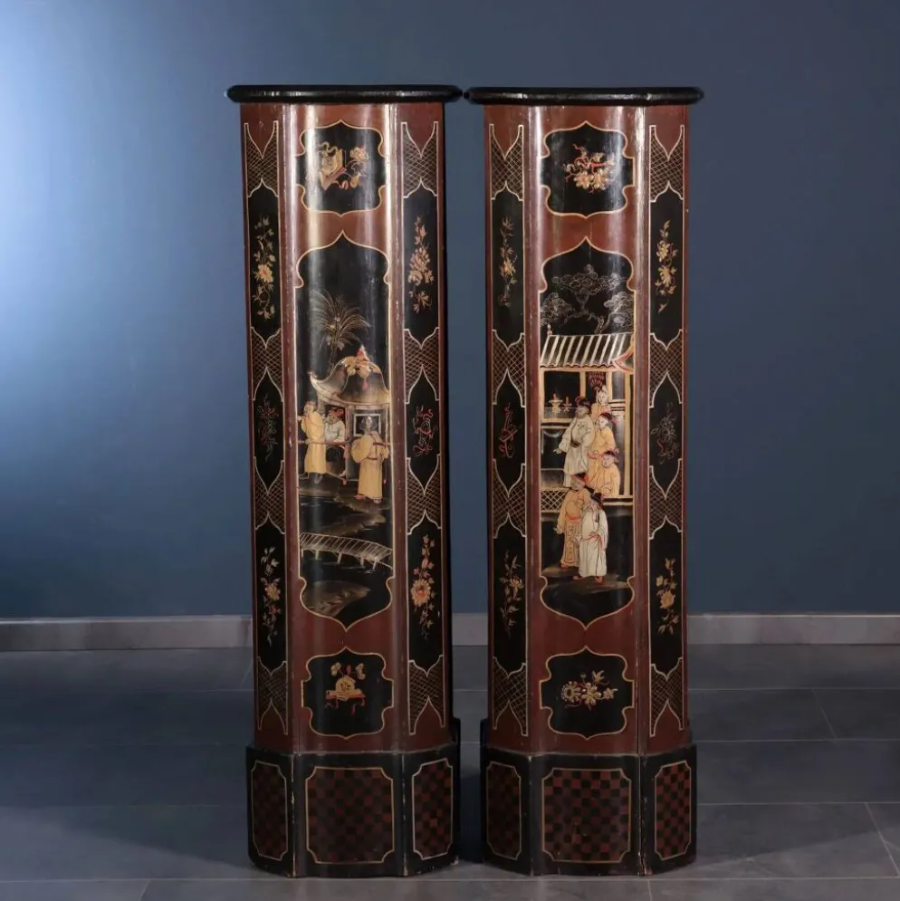 Paire de colonnes piédestaux de style chinoiserie
