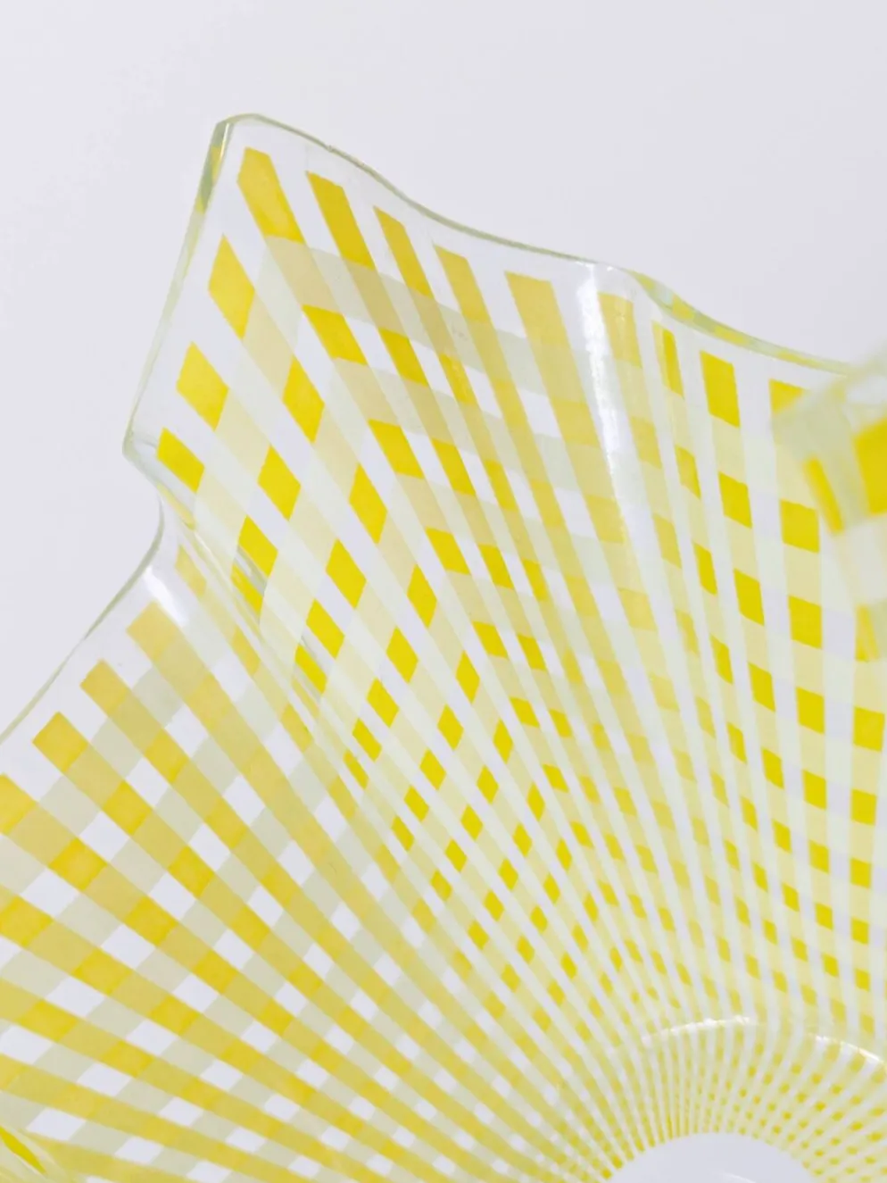 Paire de coupes "Gingham" Chance Brothers carreaux jaune bords ondulés