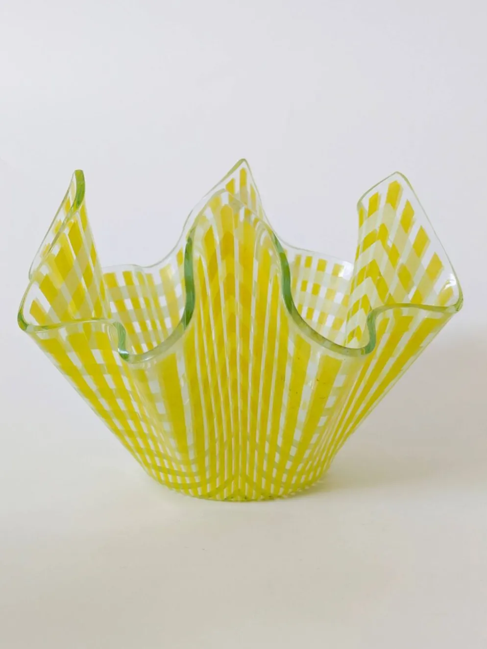 Paire de coupes "Gingham" Chance Brothers carreaux jaune bords ondulés