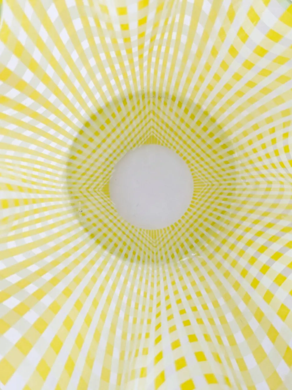 Paire de coupes "Gingham" Chance Brothers carreaux jaune bords ondulés