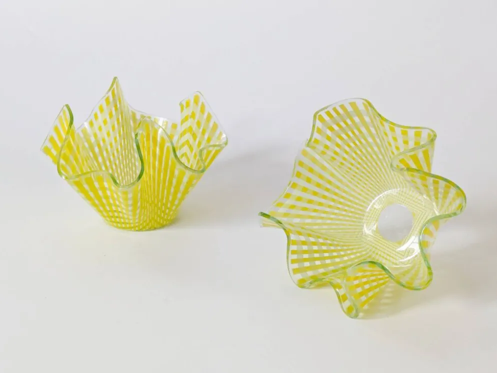 Paire de coupes "Gingham" Chance Brothers carreaux jaune bords ondulés