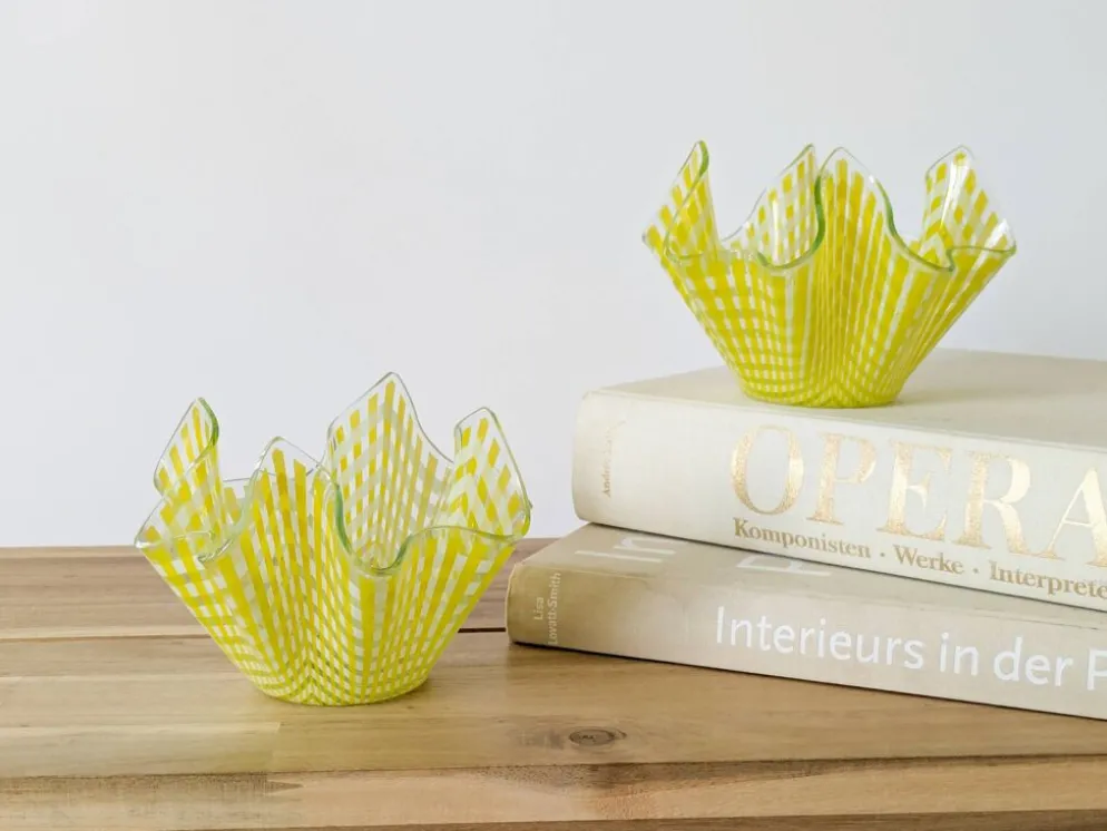 Paire de coupes "Gingham" Chance Brothers carreaux jaune bords ondulés