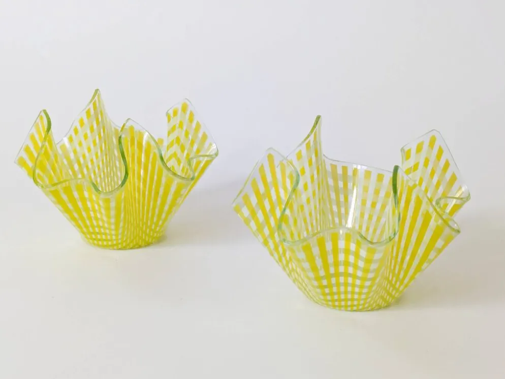Paire de coupes "Gingham" Chance Brothers carreaux jaune bords ondulés