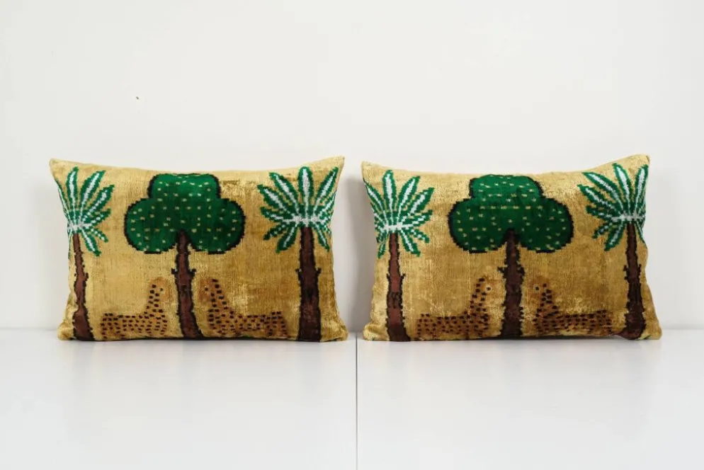 Paire de coussins Ikat tigres