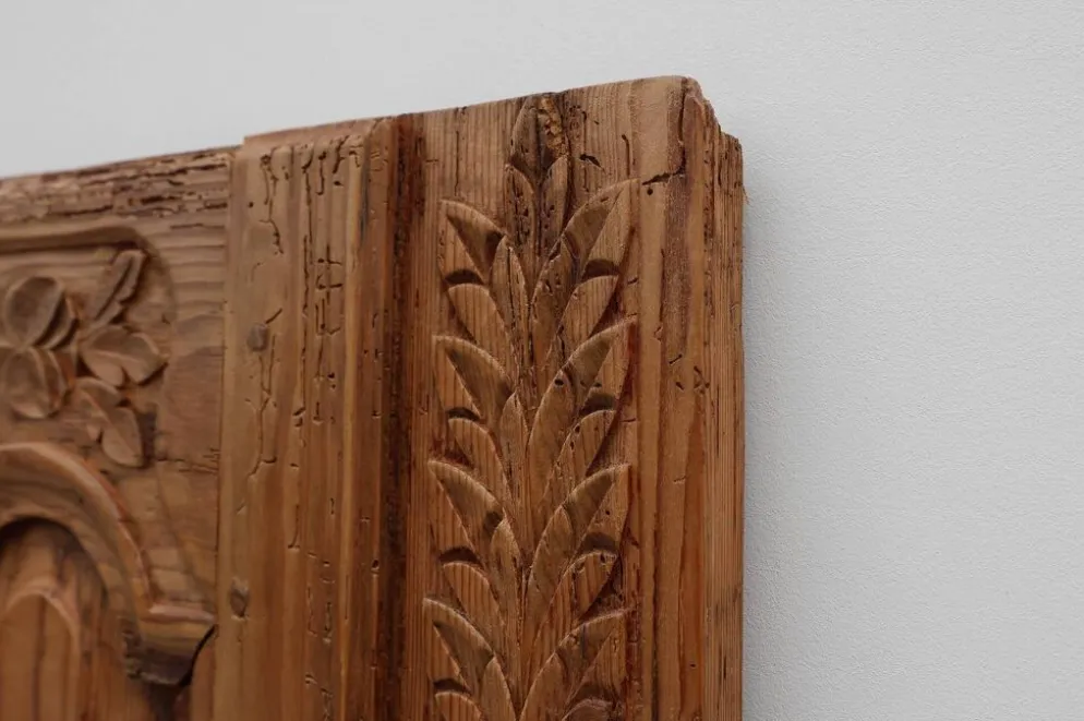 Paire de deux portes anciennes en bois sculpté à la main, vers 1880.