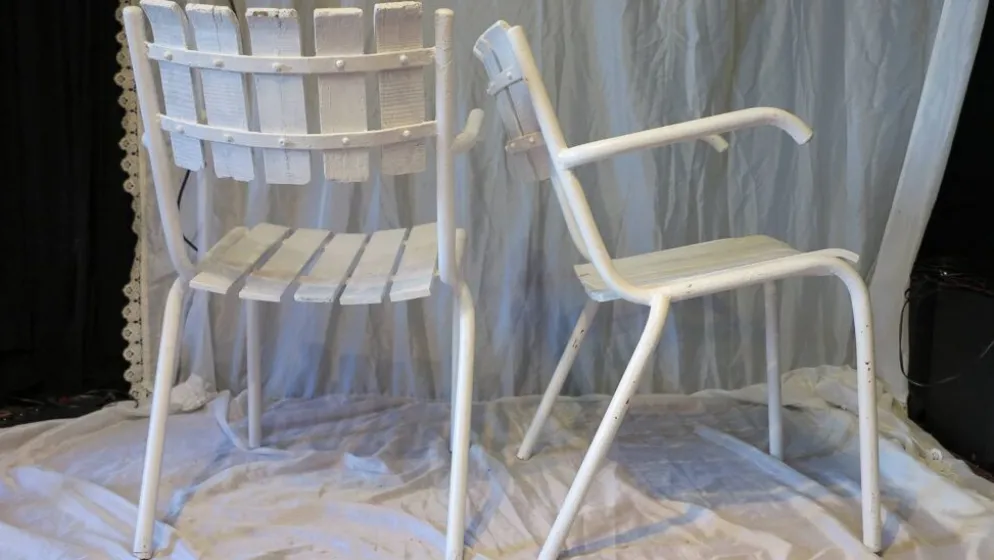 Paire de fauteuils de jardin blancs