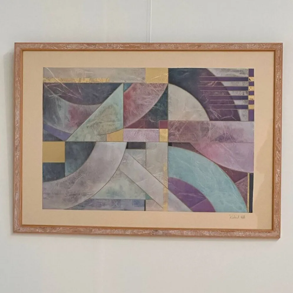 Paire de grandes lithographies abstraites géométriques en mixed media de Richard Hall avec de l'or.