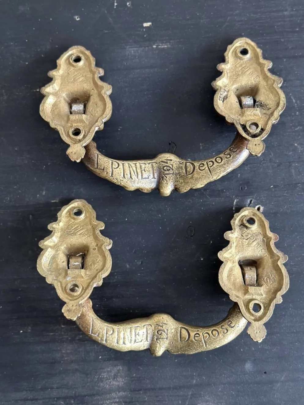 Paire de grandes poignées anciennes en bronze, L. Pinet XIXe