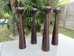 Paire de grands bougeoirs scandinaves en teck 1960 vintage