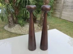 Paire de grands bougeoirs scandinaves en teck 1960 vintage