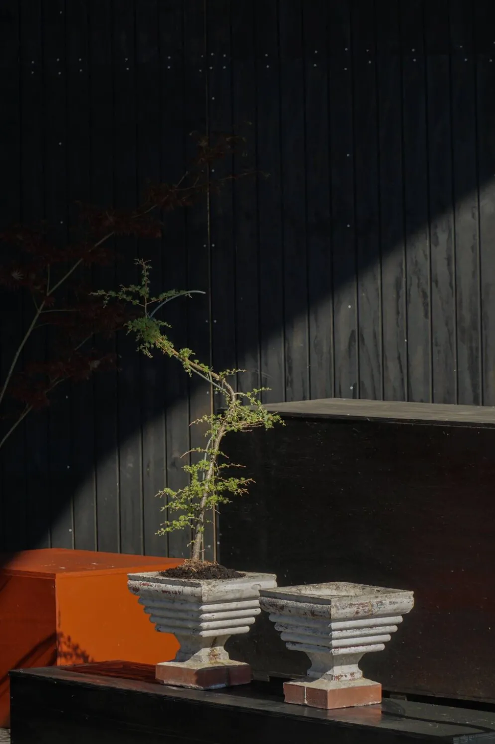 Paire de Jardinières décoratives françaises en pierre moulée, Mid 20th Century, 1960s