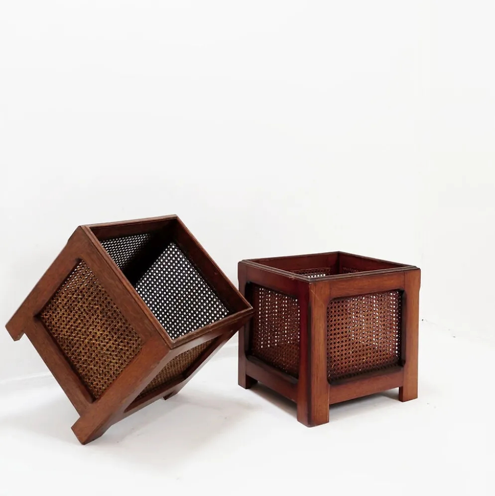 Paire de jardinières vintage en bois et panneaux de rotin tressé - années 1970