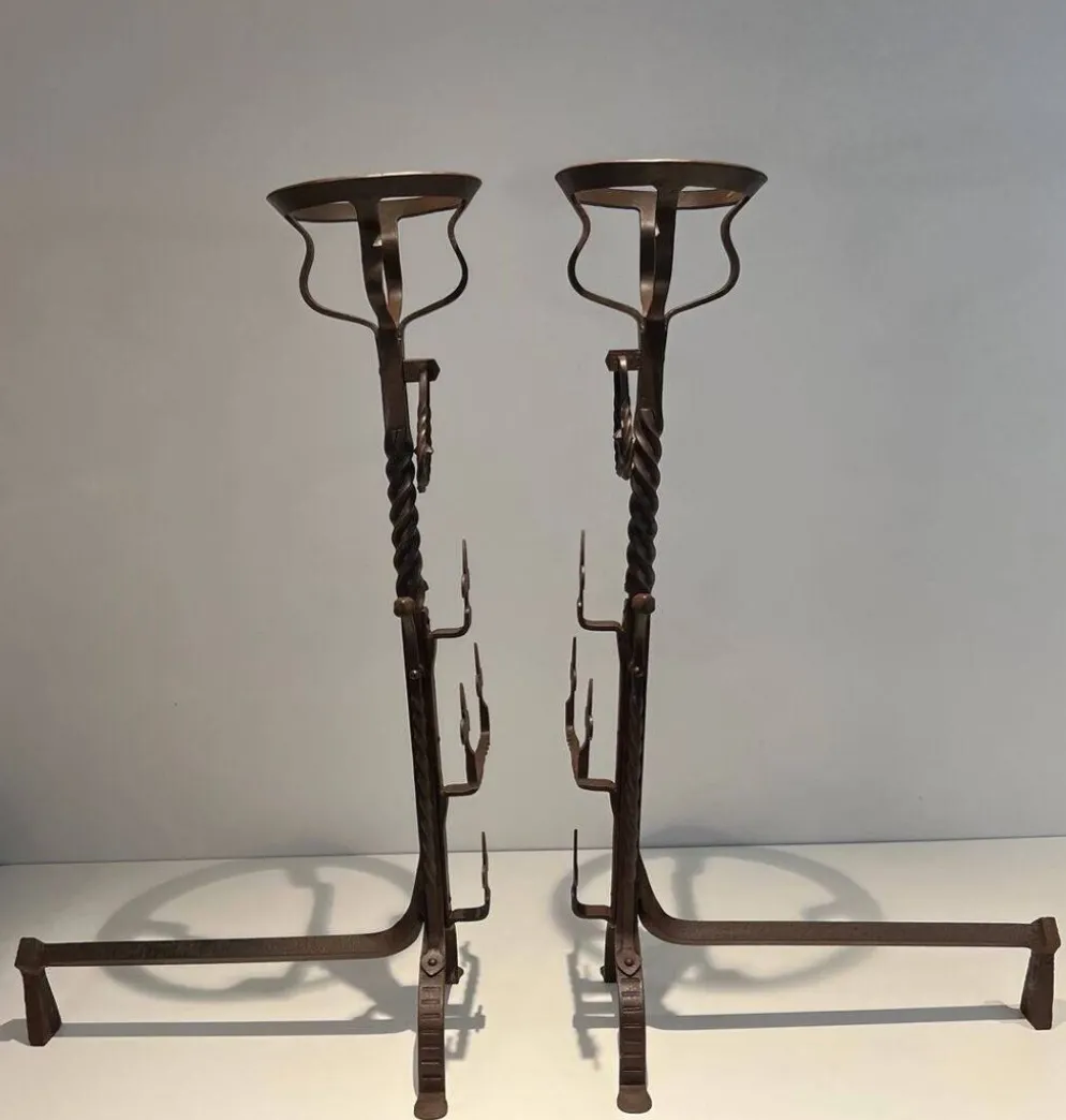 Paire de Landiers Gothiques en Fer Forgé à Fleurs-de-Lis