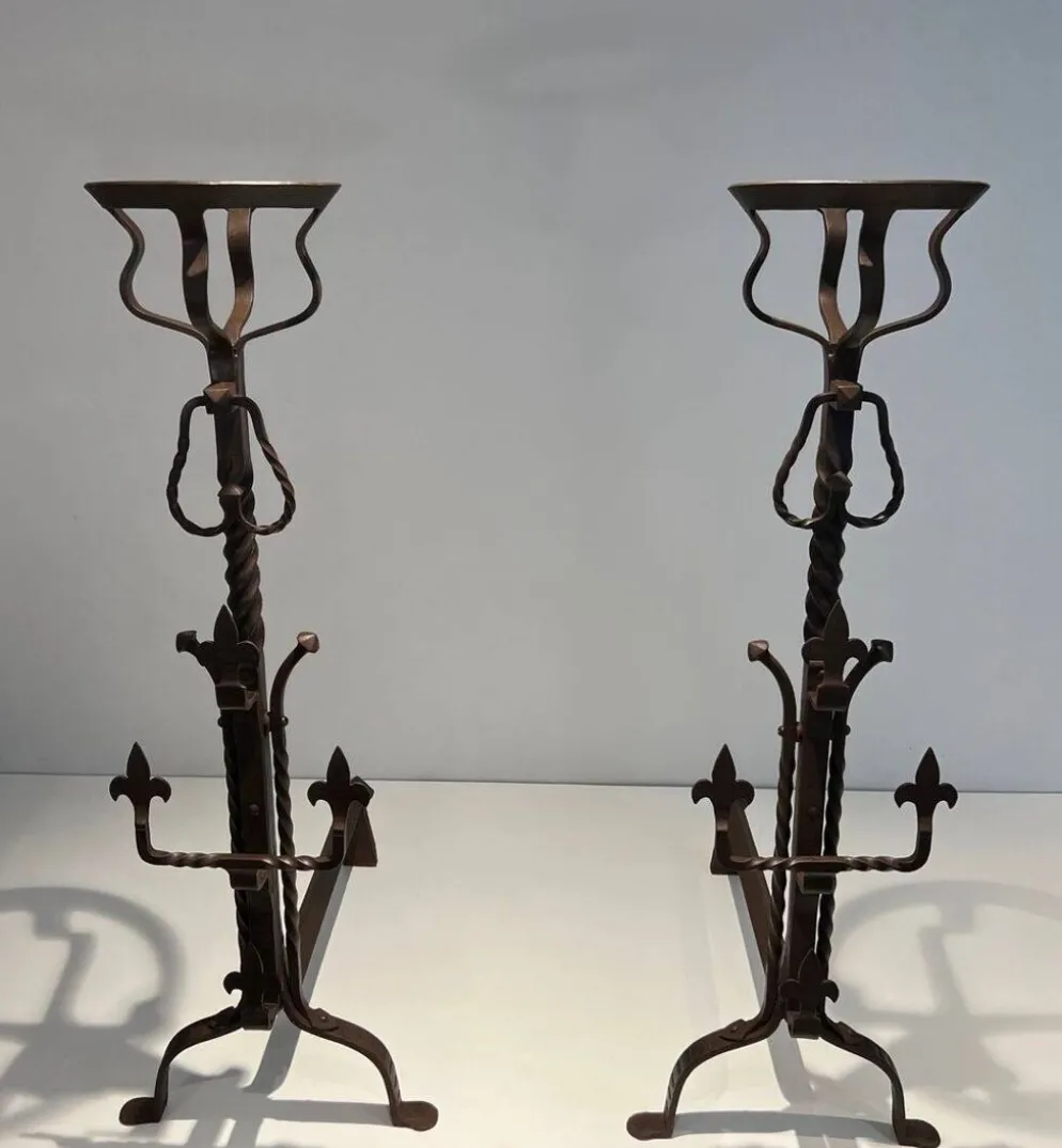 Paire de Landiers Gothiques en Fer Forgé à Fleurs-de-Lis