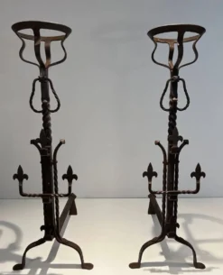 Paire de Landiers Gothiques en Fer Forgé à Fleurs-de-Lis