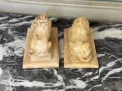 Paire de lions d’après Canova, sculpture en albâtre vers 1880