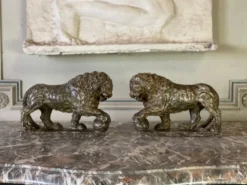 Paire de lions Médicis en albâtre, Italie XIXème siècle