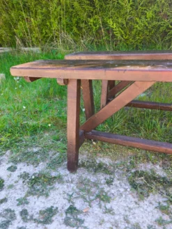 Paire de longs bancs anciens rustiques en bois massif – 195 cm