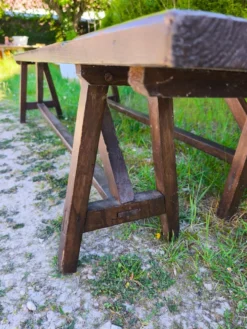 Paire de longs bancs anciens rustiques en bois massif – 195 cm