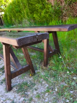 Paire de longs bancs anciens rustiques en bois massif – 195 cm