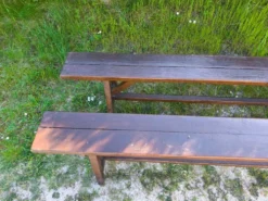 Paire de longs bancs anciens rustiques en bois massif – 195 cm
