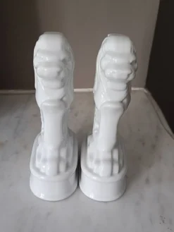 Paire de Merlions en porcelaine blanche française