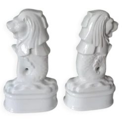 Paire de Merlions en porcelaine blanche française