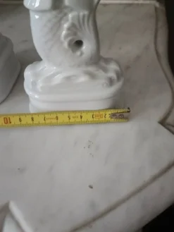 Paire de Merlions en porcelaine blanche française