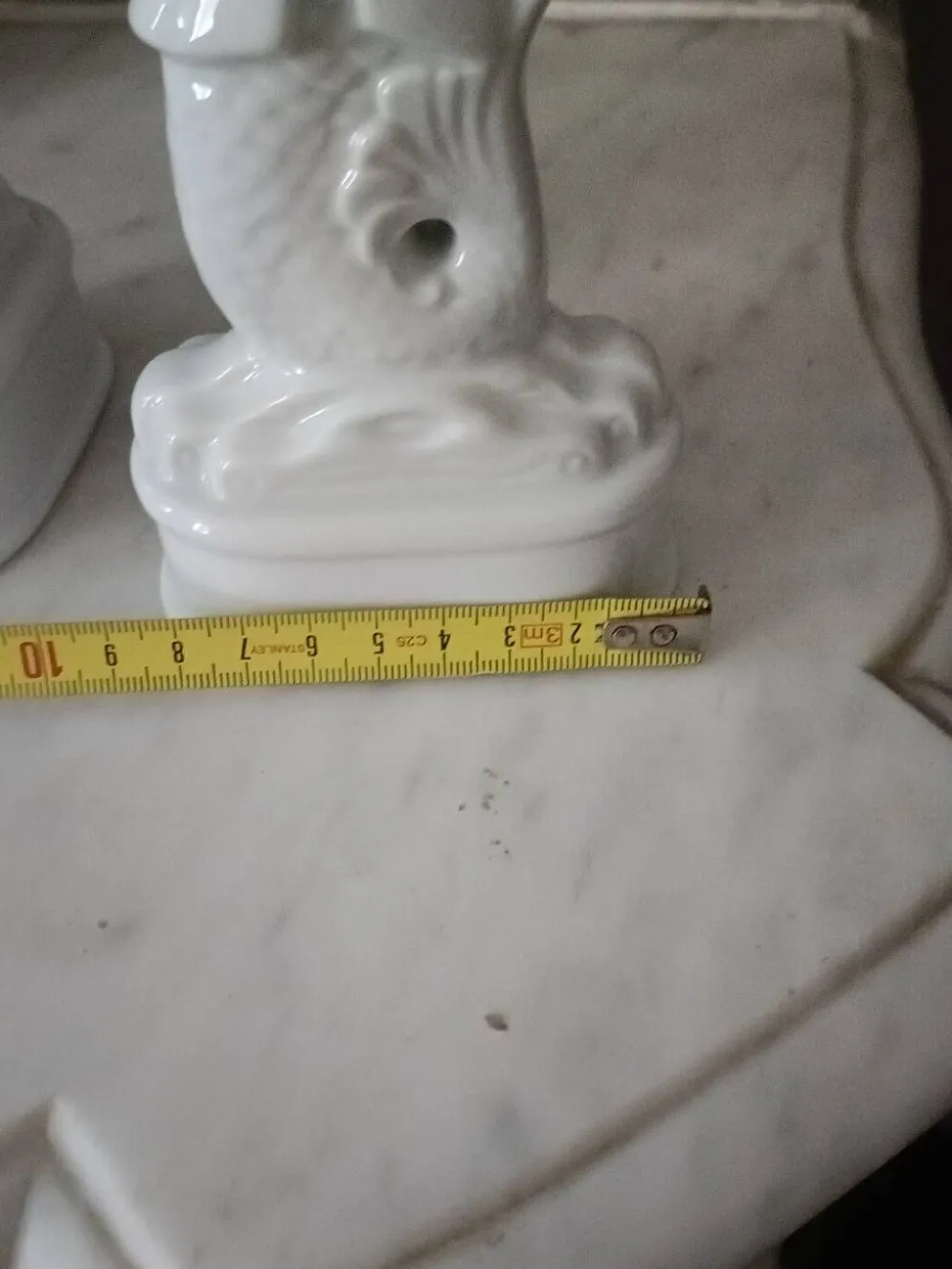 Paire de Merlions en porcelaine blanche française