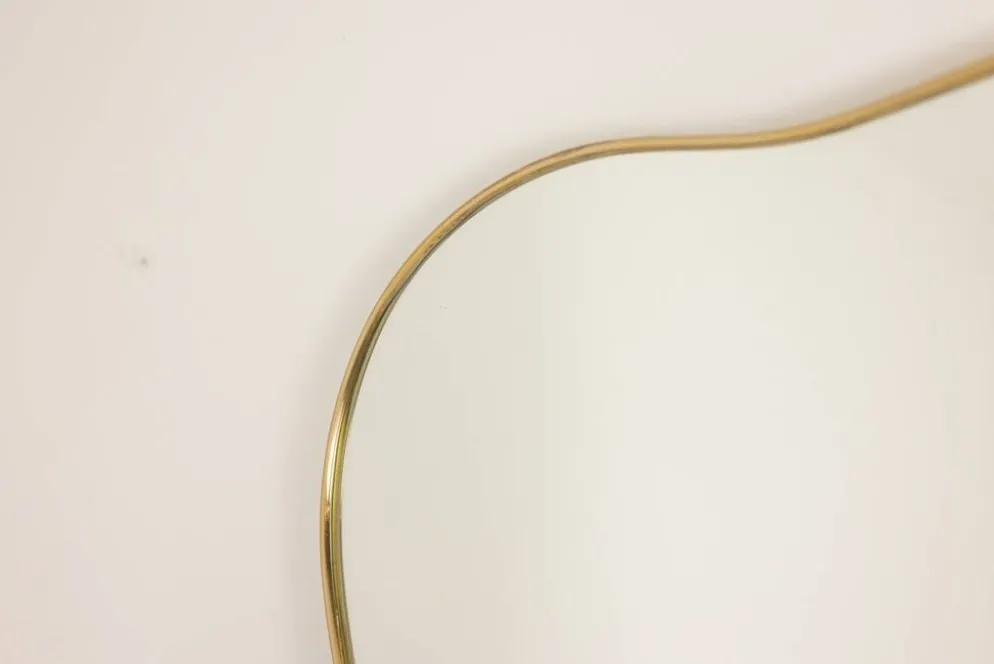 Paire de miroirs style Gio Ponti, cerclage en laiton, années 80