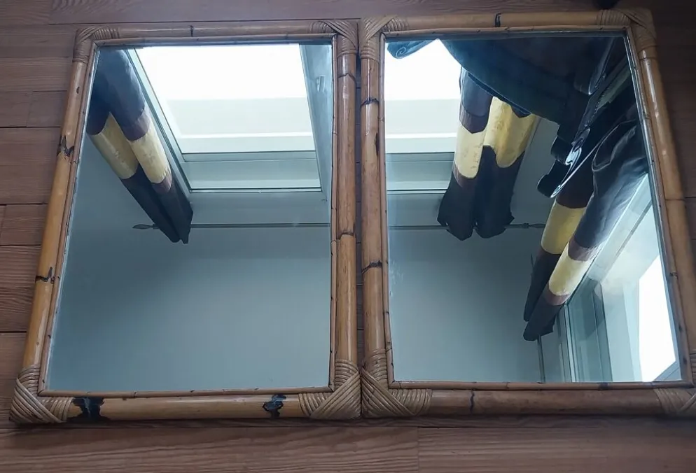 Paire de miroirs vintage en bambou et rotin