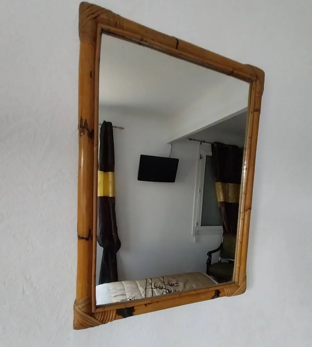 Paire de miroirs vintage en bambou et rotin