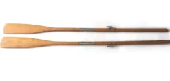 Paire de pagaies en bois