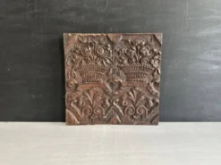 Paire de panneaux décoratifs anciens en bois sculpté, XIXe siècle