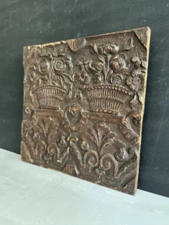 Paire de panneaux décoratifs anciens en bois sculpté, XIXe siècle