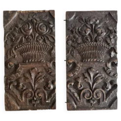 Paire de panneaux décoratifs anciens en bois sculpté, XIXe siècle