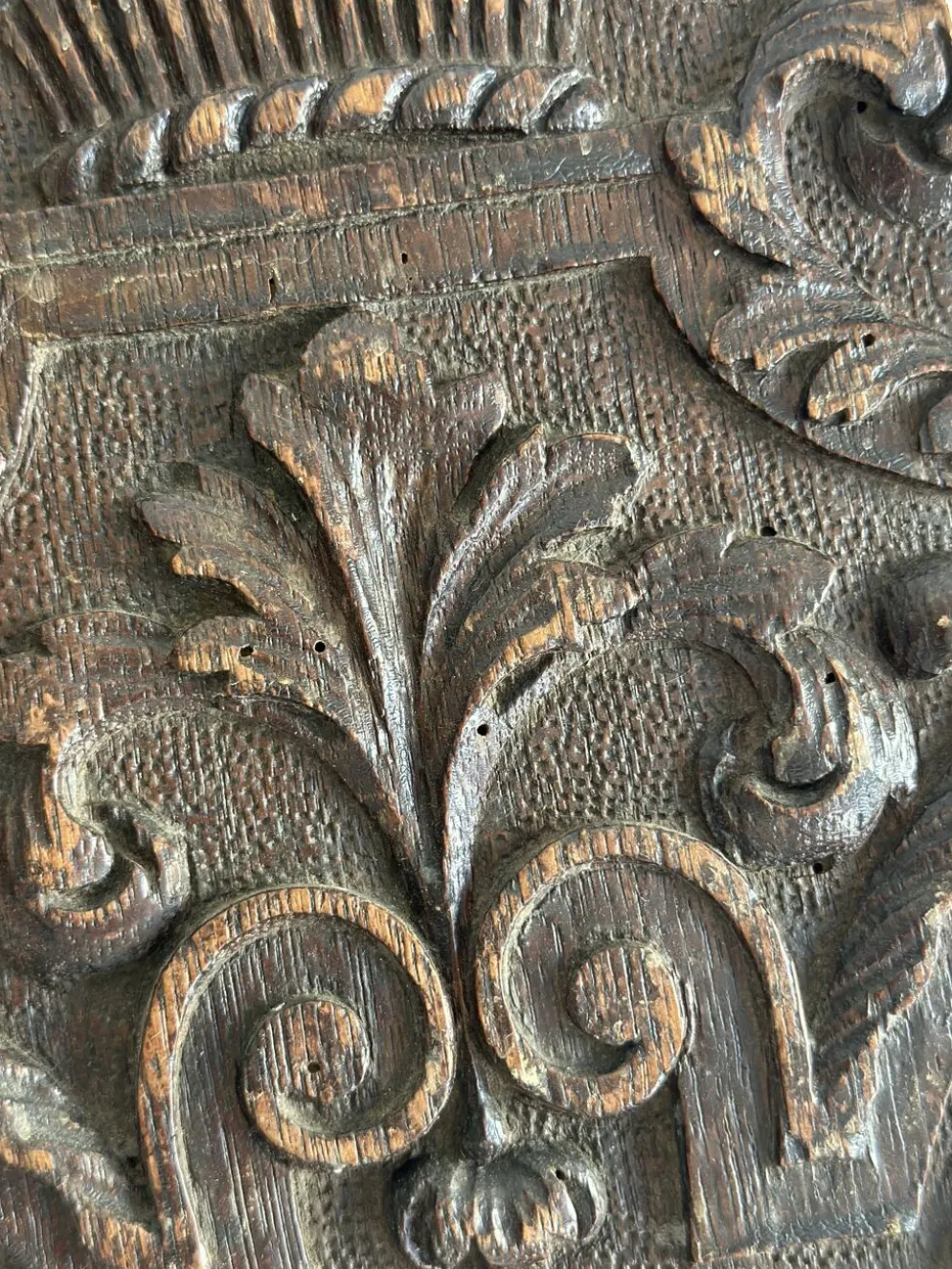 Paire de panneaux décoratifs anciens en bois sculpté, XIXe siècle