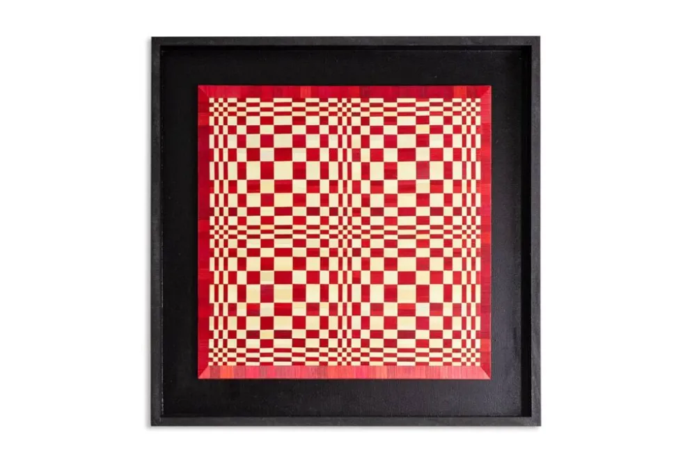 Paire de panneaux en marqueterie de paille rouge et or. Contemporain.