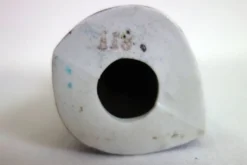 Paire de perroquets en porcelaine chinoise émaillée, années 60