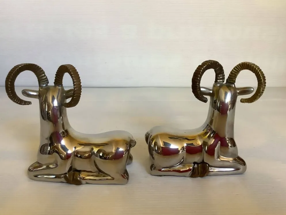 Paire de petits serre livres mouflons zoomorphe