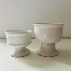 Paire de petits vases blancs